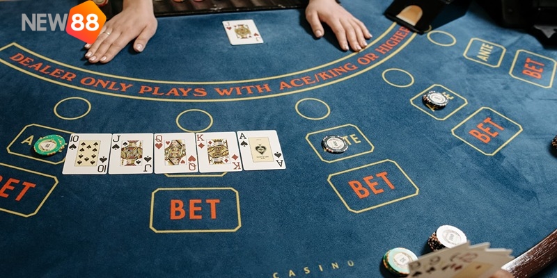 Rút bài trong Baccarat: Quy tắc rút bài cho người chơi và nhà cái rõ ràng